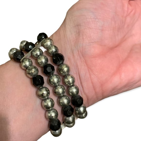 OSFA: Black & Silver Beaded Stretch Bracelet with Large Flower & Heart - Picture 6 of 11